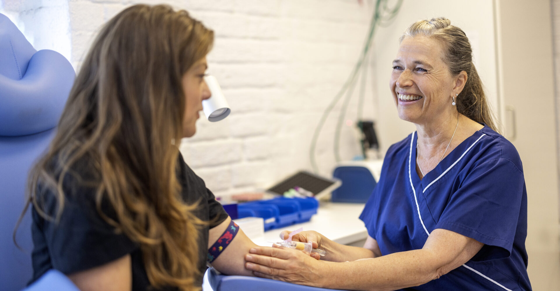 Patient och sjuksköterska vid provtagning